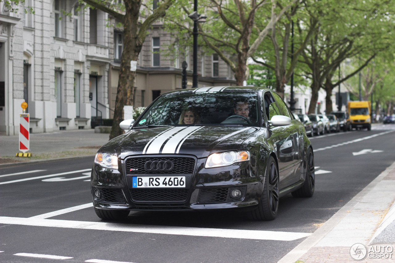 Audi RS4 Sedan