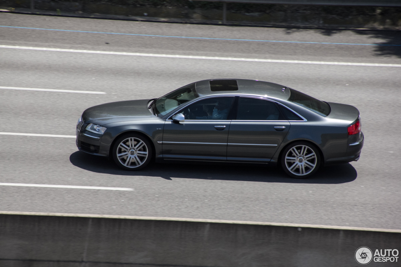 Audi S8 D3