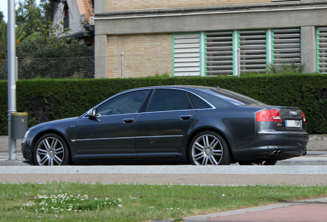 Audi S8 D3