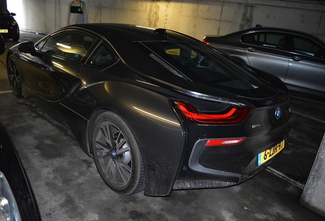 BMW i8