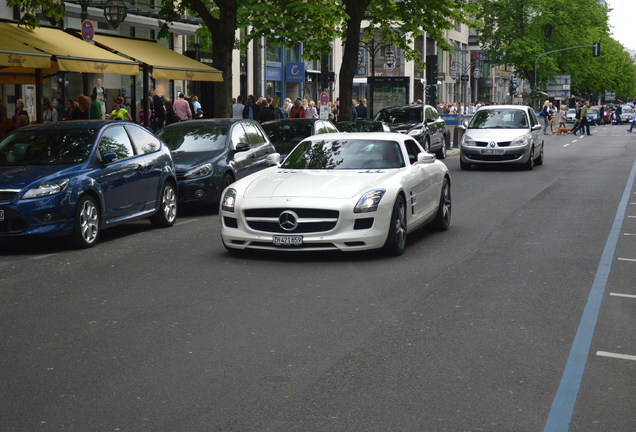 Mercedes-Benz SLS AMG