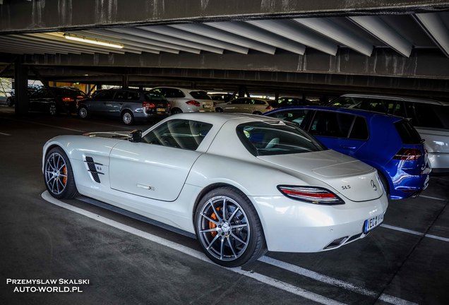 Mercedes-Benz SLS AMG