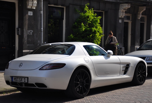 Mercedes-Benz SLS AMG