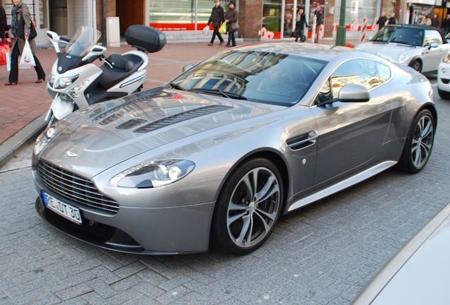 Aston Martin V12 Vantage