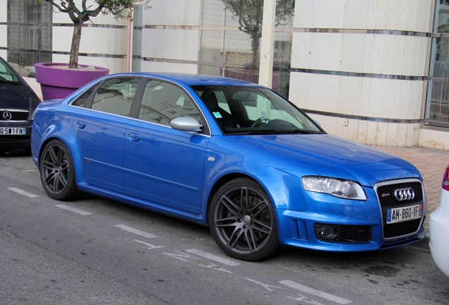 Audi RS4 Sedan