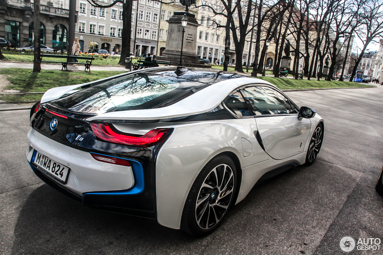 BMW i8