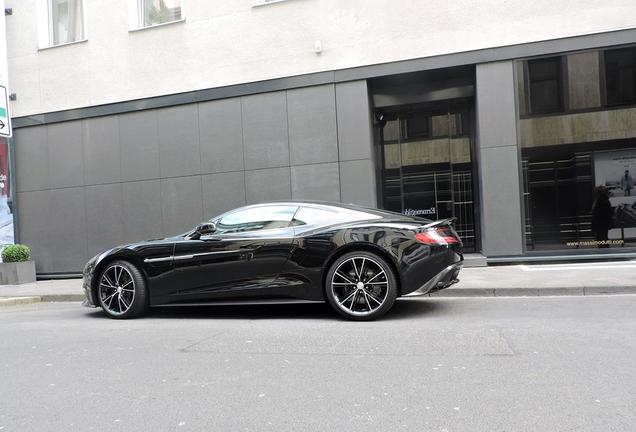 Aston Martin Vanquish 2013