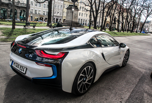 BMW i8