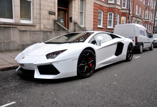 Lamborghini Aventador LP700-4