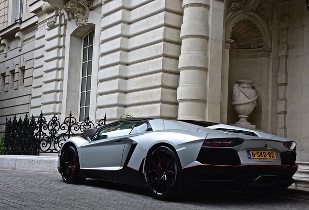 Lamborghini Aventador LP700-4 Roadster