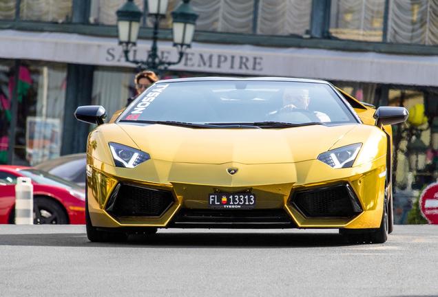 Lamborghini Aventador LP700-4 Roadster