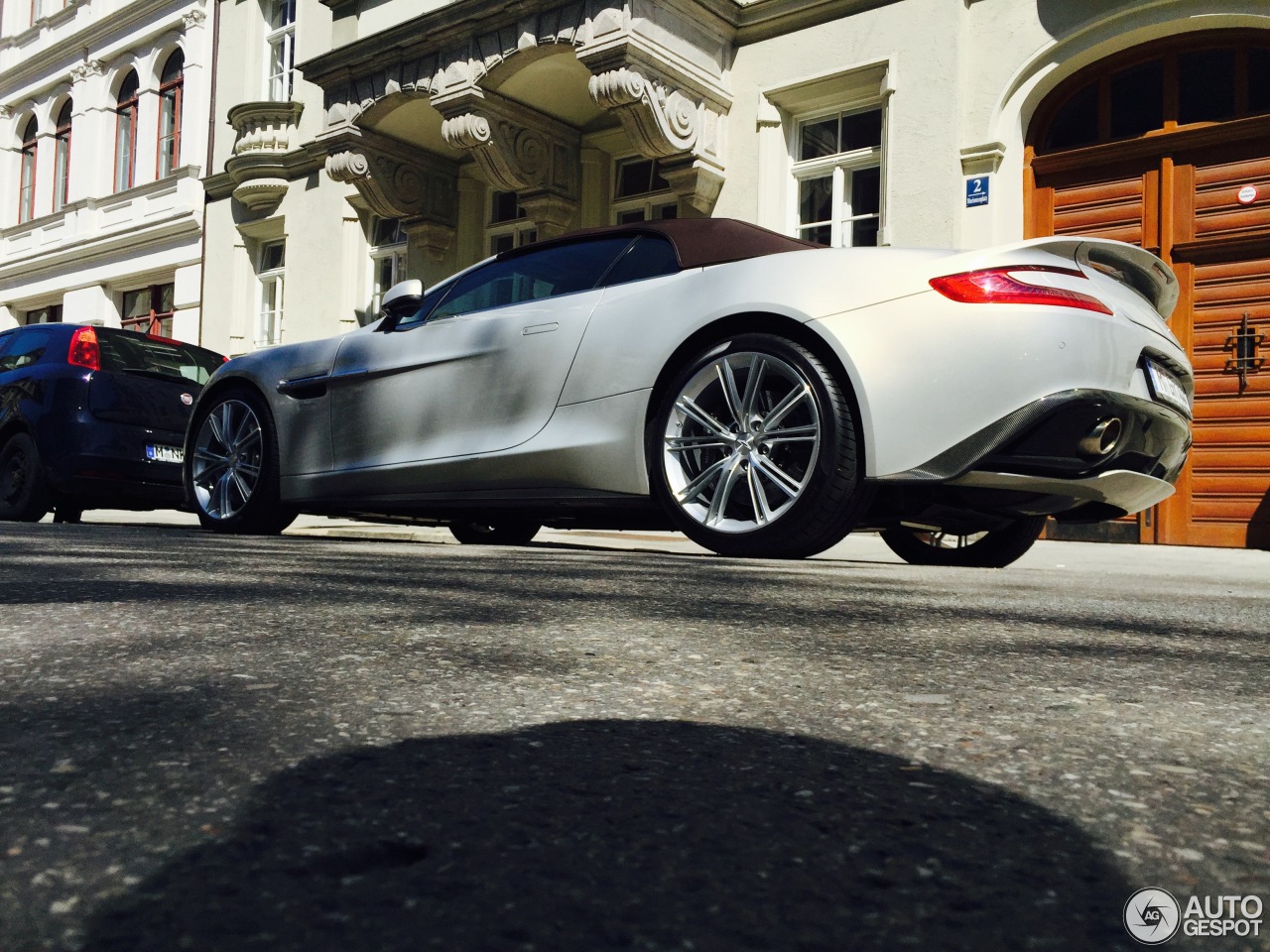 Aston Martin Vanquish Volante