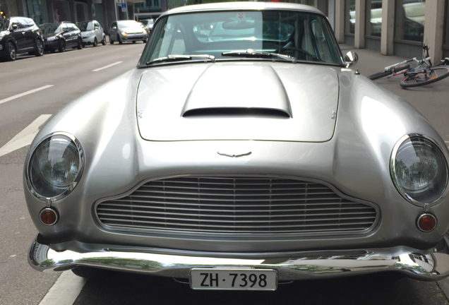 Aston Martin DB4 Series V