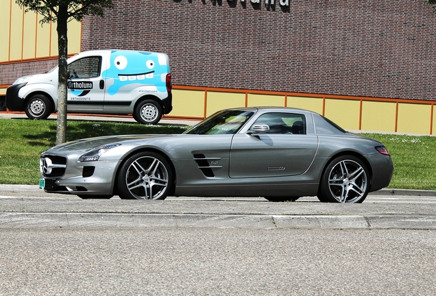 Mercedes-Benz SLS AMG