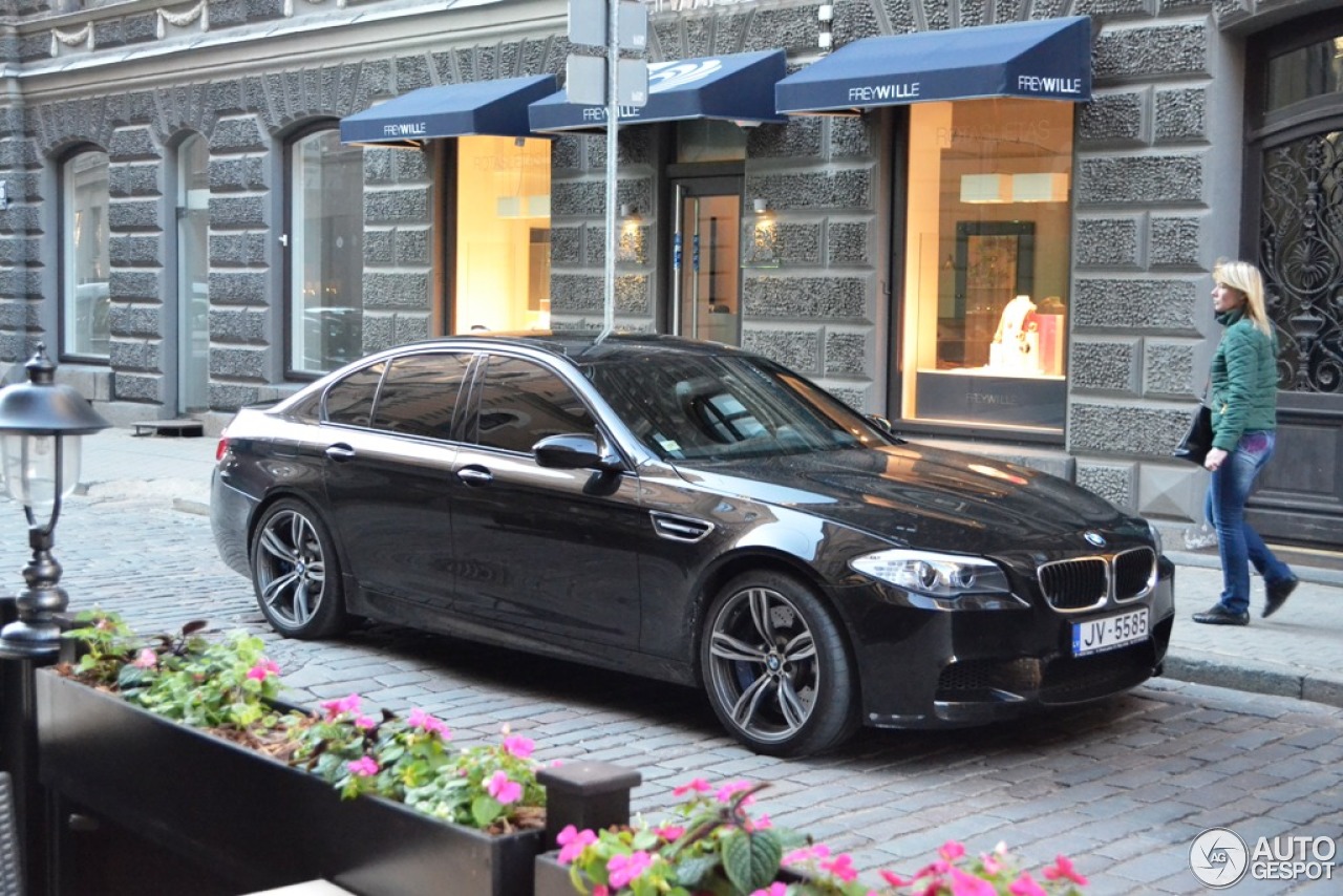 BMW M5 F10 2011