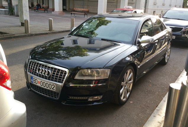 Audi S8 D3