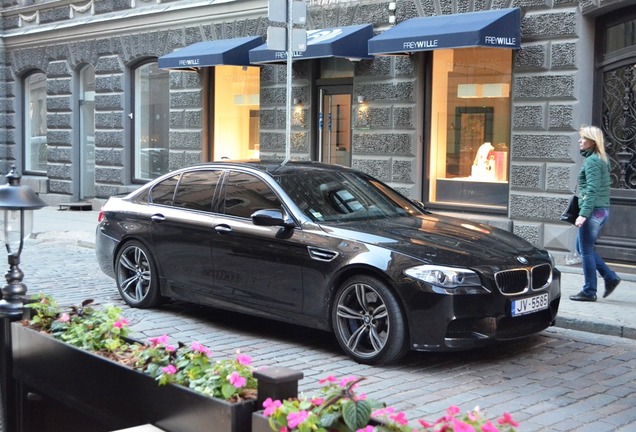 BMW M5 F10 2011