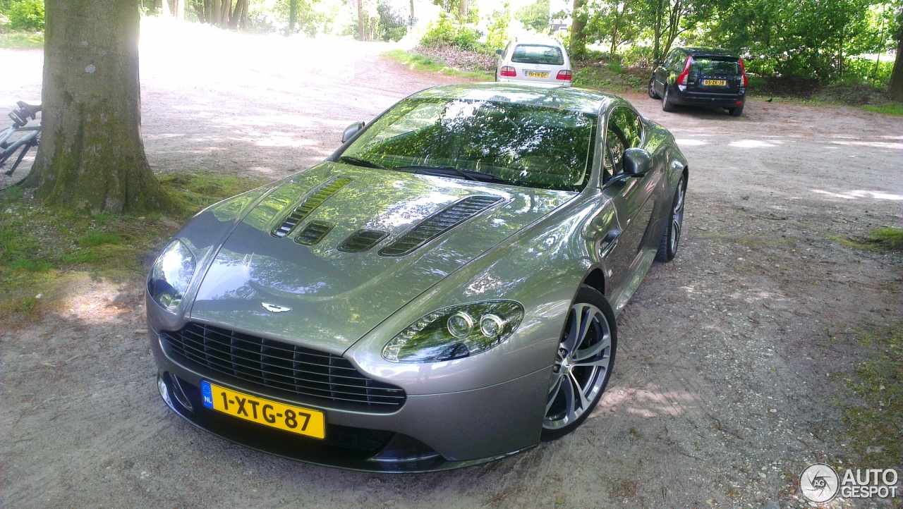 Aston Martin V12 Vantage