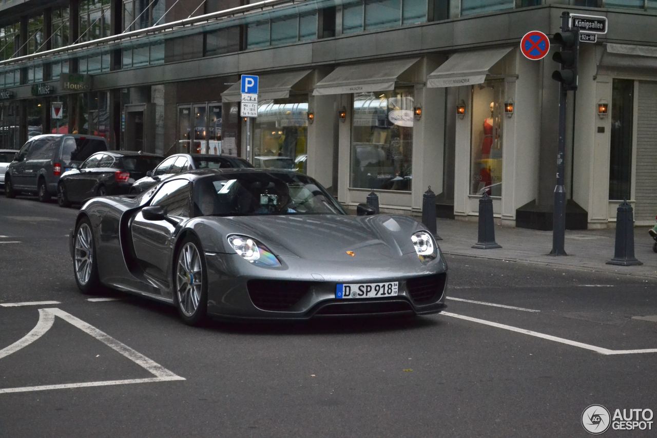 Porsche 918 Spyder Weissach Package