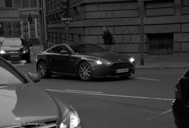 Aston Martin V8 Vantage 2012