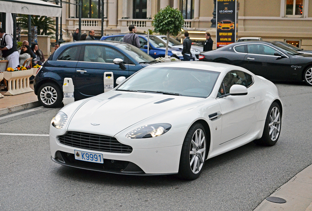 Aston Martin V8 Vantage 2012