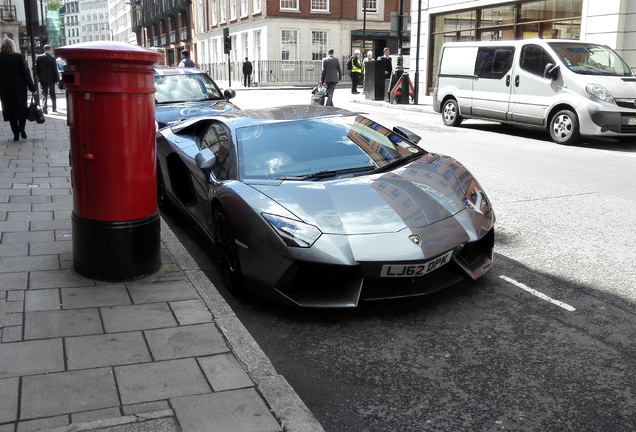 Lamborghini Aventador LP700-4