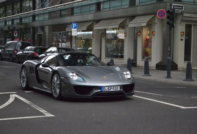 Porsche 918 Spyder Weissach Package