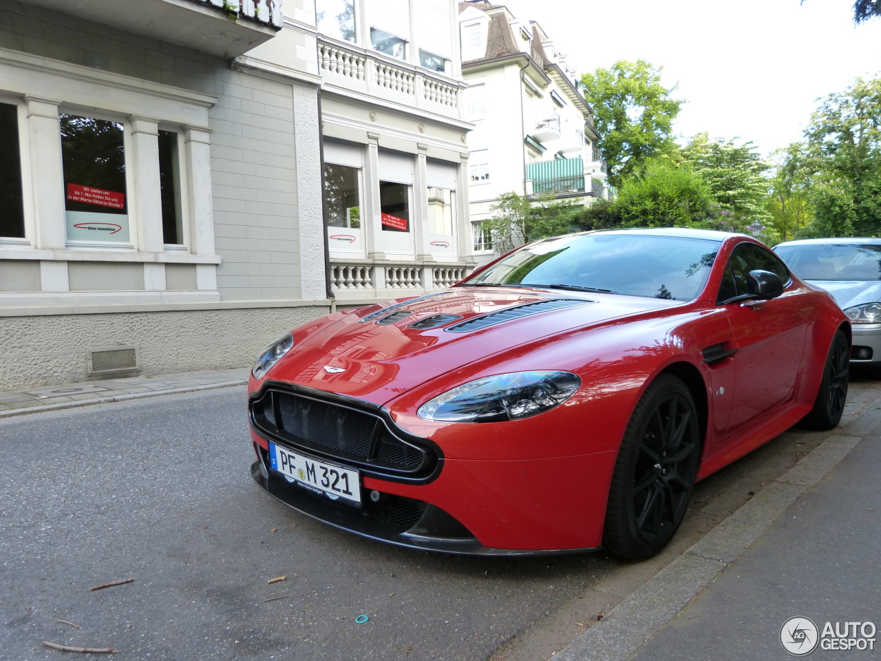 Aston Martin V12 Vantage S