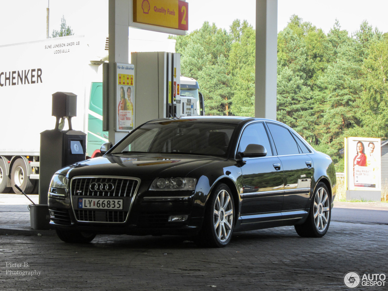 Audi S8 D3