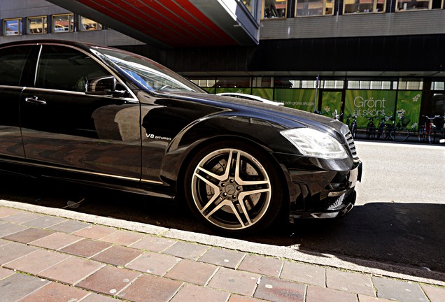 Mercedes-Benz S 63 AMG W221 2011