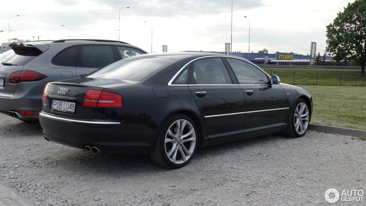 Audi S8 D3