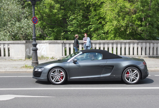 Audi R8 V8 Spyder 2013