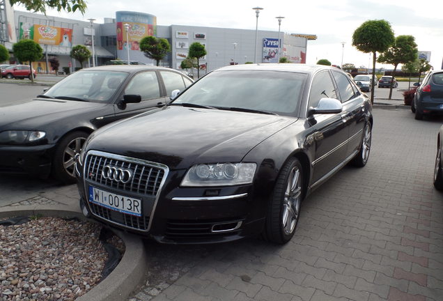 Audi S8 D3