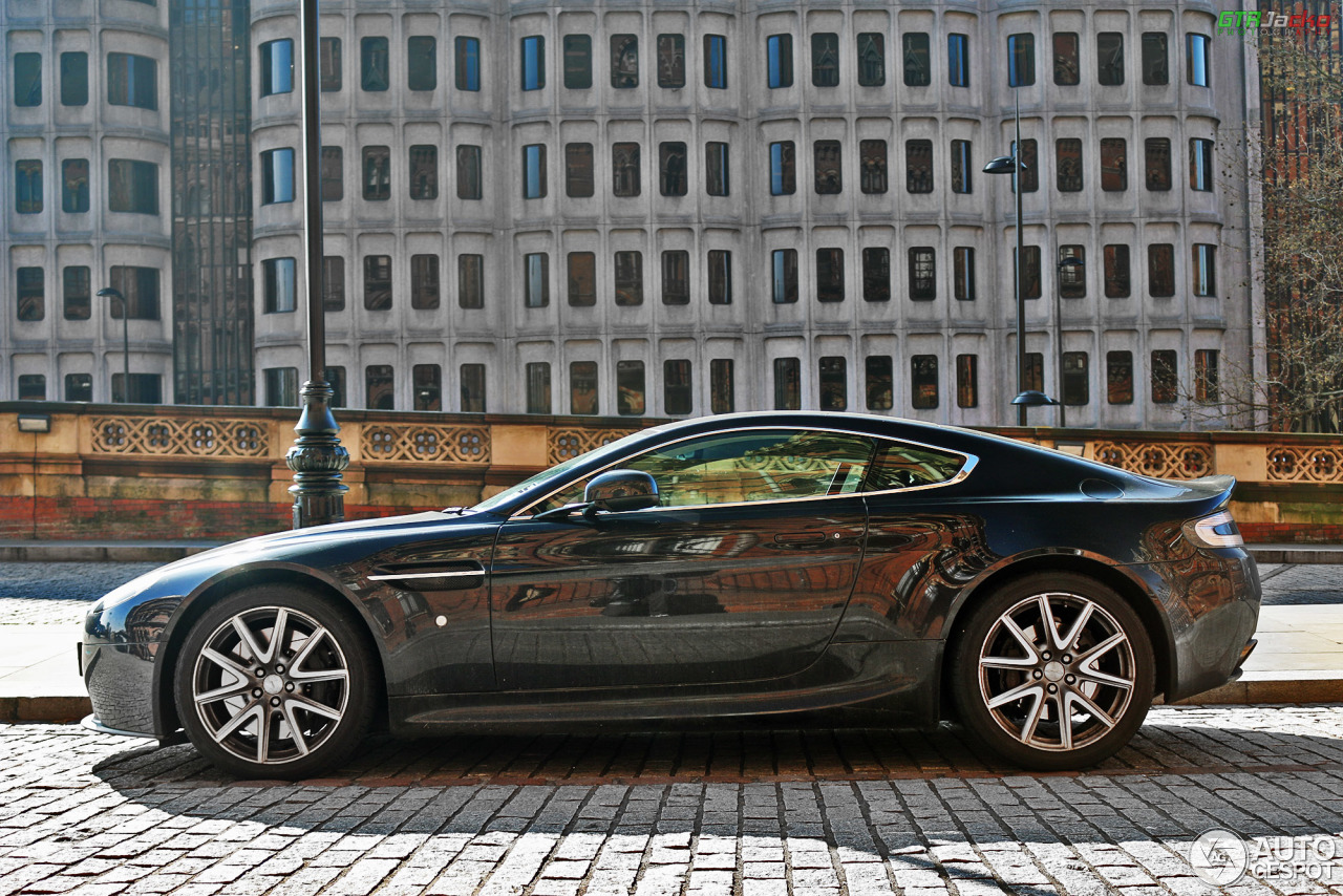 Aston Martin V8 Vantage 2012