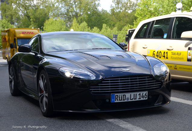 Aston Martin V12 Vantage