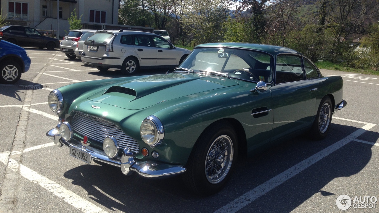 Aston Martin DB4