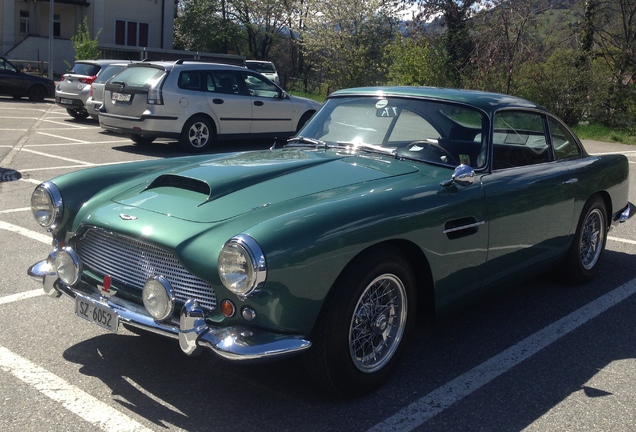 Aston Martin DB4