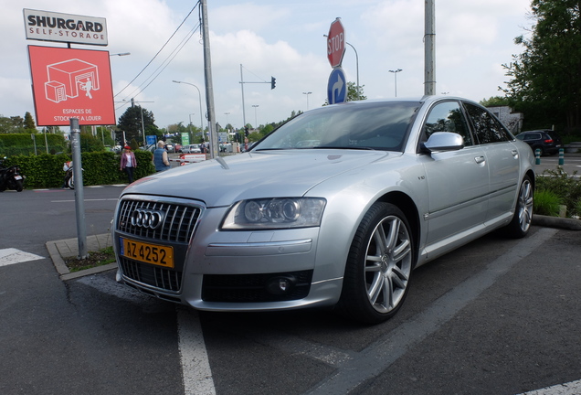 Audi S8 D3