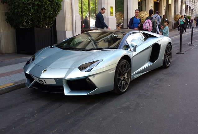 Lamborghini Aventador LP700-4 Roadster