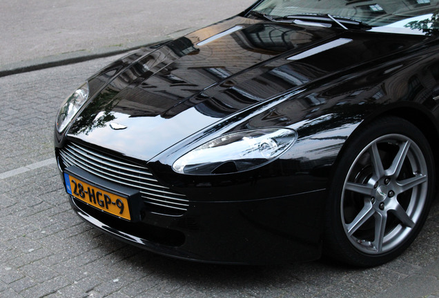 Aston Martin V8 Vantage Roadster