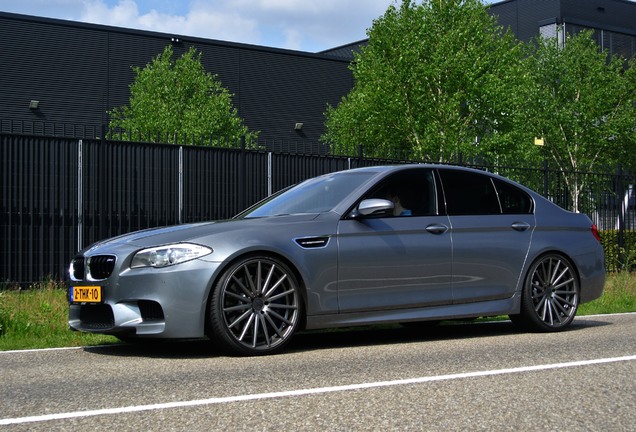 BMW M5 F10 2011