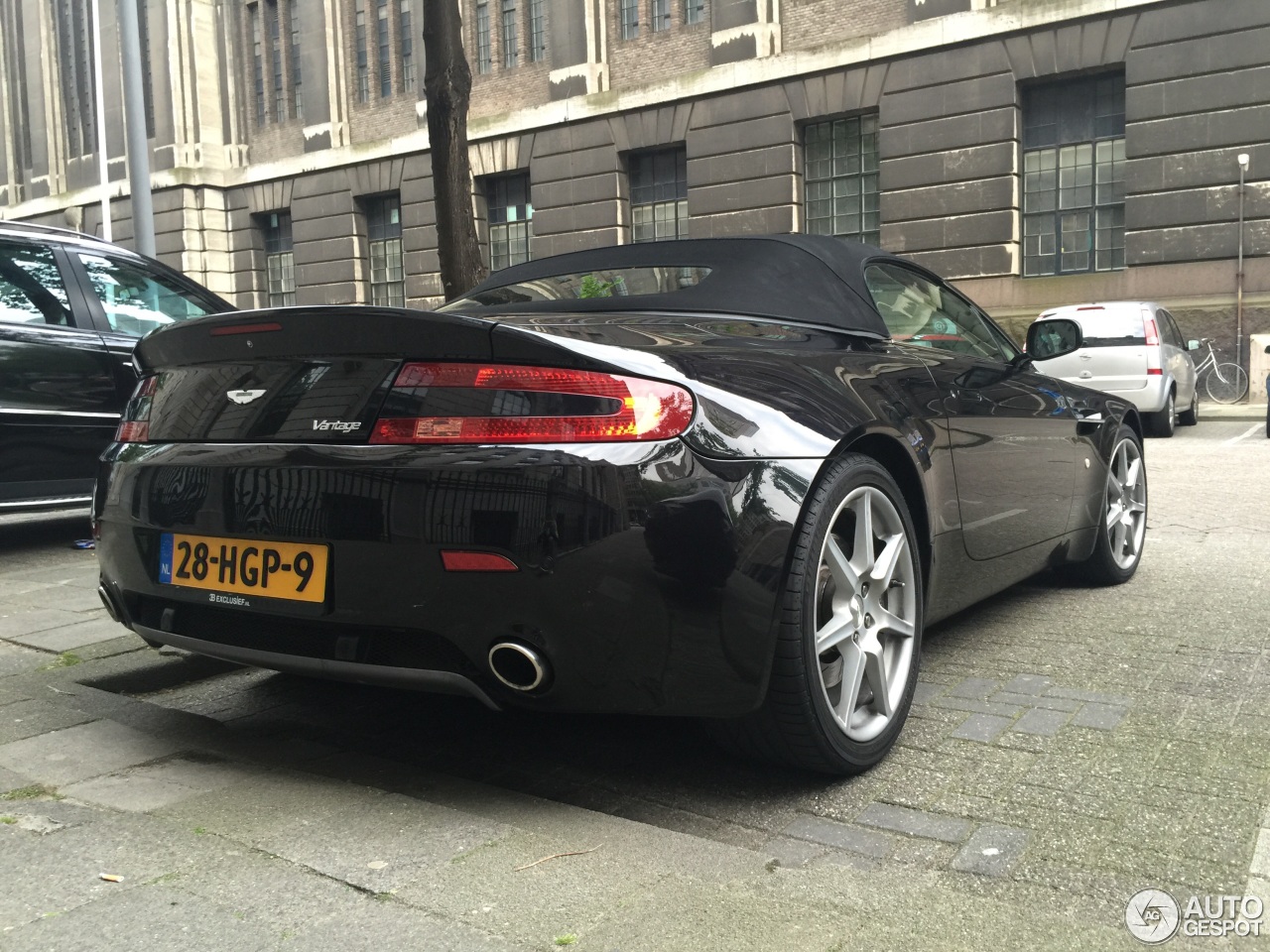 Aston Martin V8 Vantage Roadster