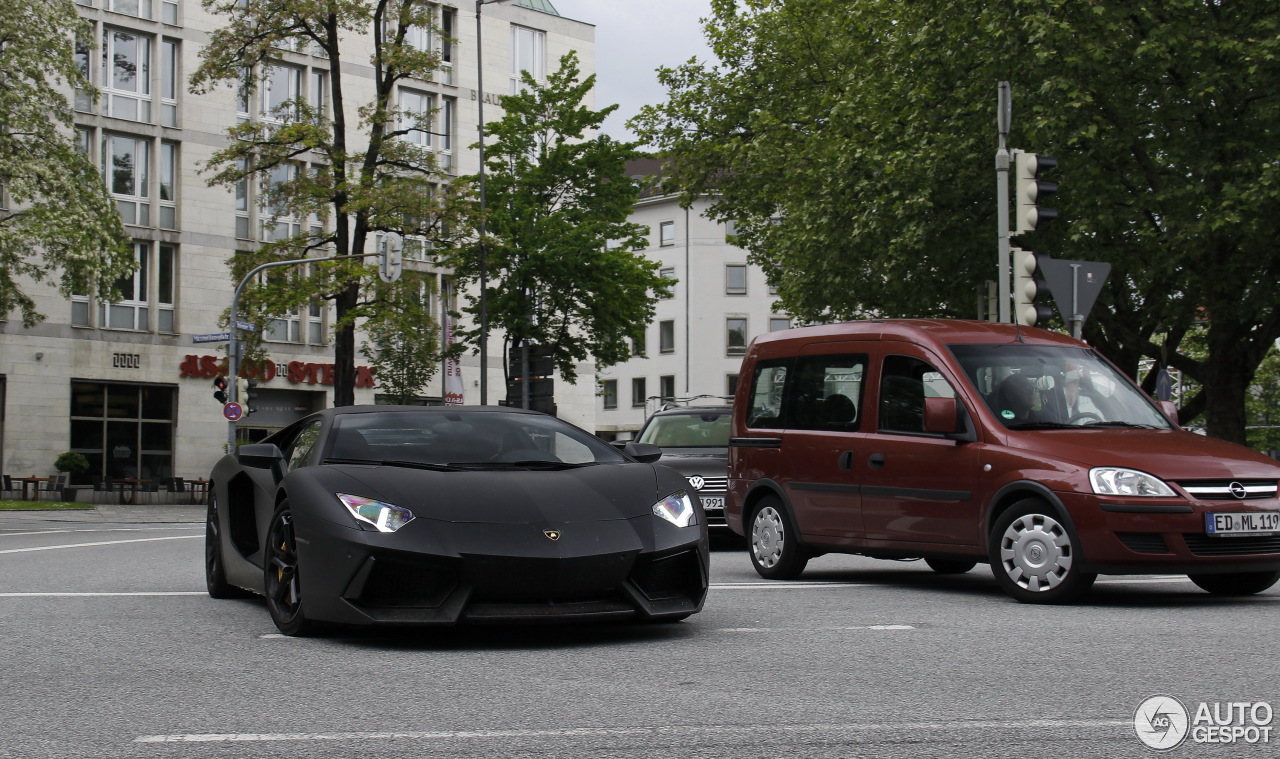 Lamborghini Aventador LP700-4