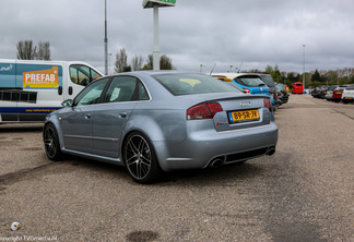 Audi RS4 Sedan