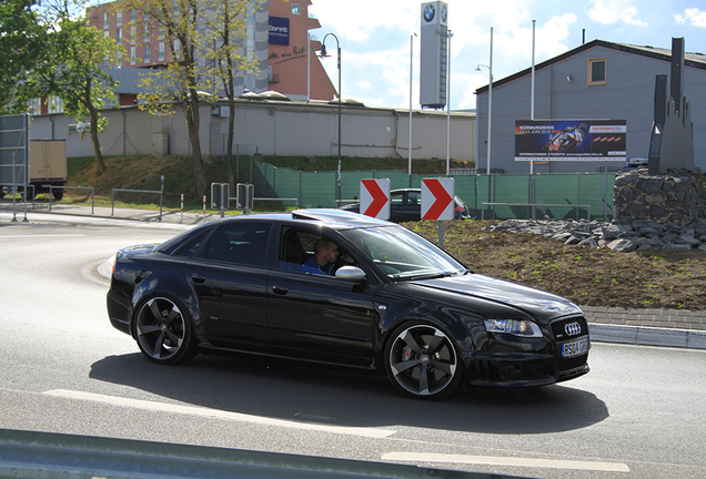 Audi RS4 Sedan