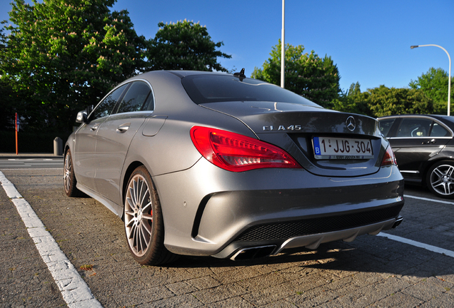 Mercedes-Benz CLA 45 AMG C117