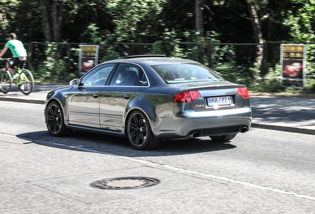 Audi RS4 Sedan