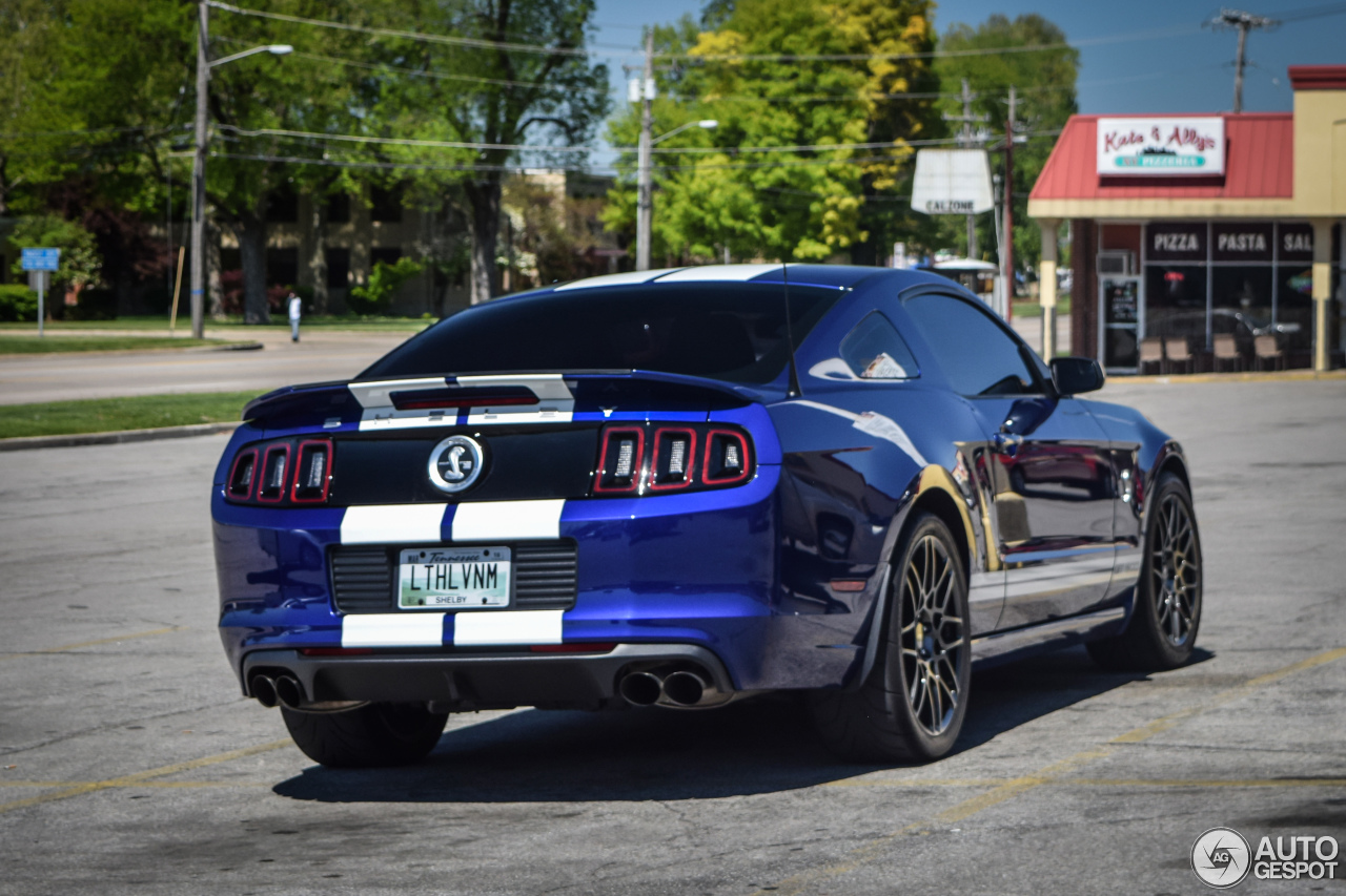 Ford Mustang Shelby GT500 2013