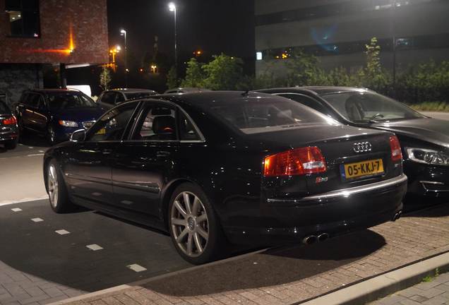 Audi S8 D3