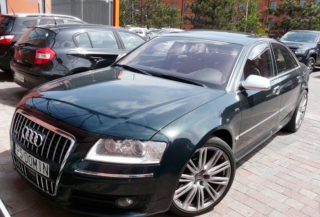 Audi S8 D3